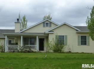 2 Osage Dr, Franklin, IL 62638