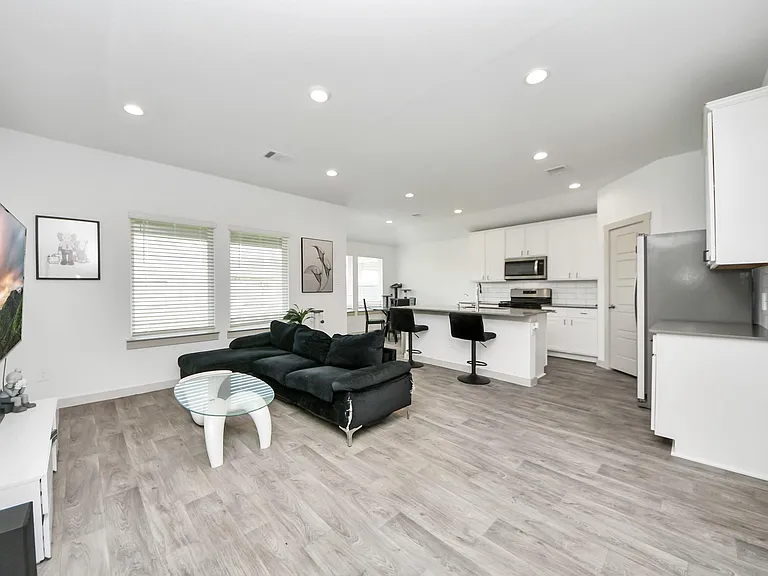 7706 Caspian Ranch Dr — Photo 5