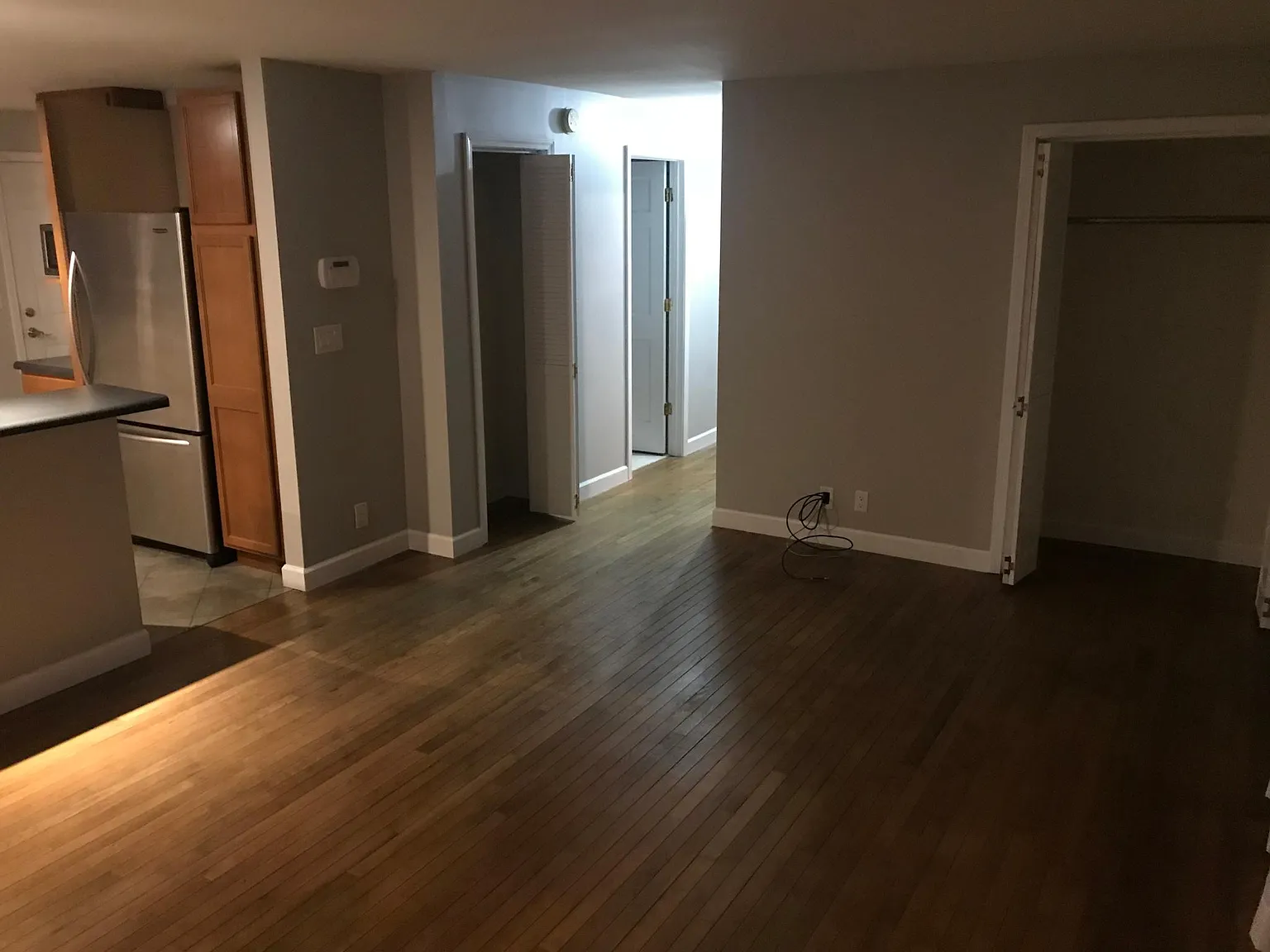 3 bed, 1000 sqft, $2,000 — Photo 2