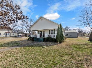 402 W Davidson Ave, Chaffee, MO 63740