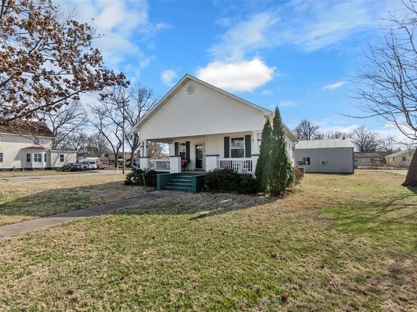 402 W Davidson Ave, Chaffee, MO 63740