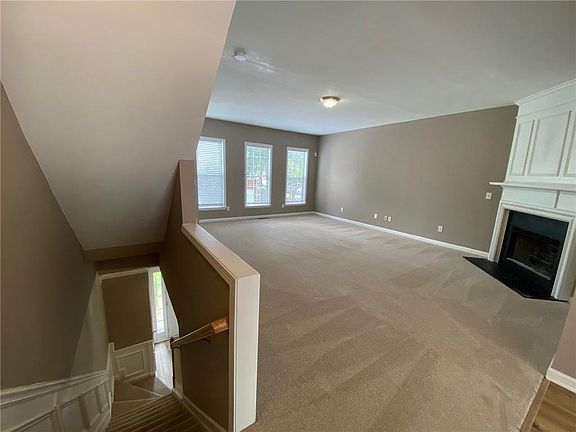 3rd image of 4019 Howell Park Rd