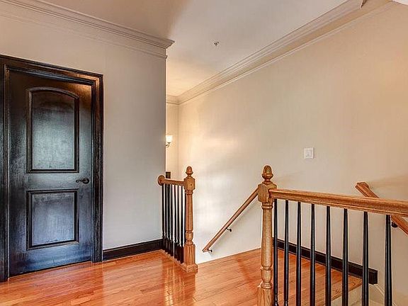 4th image of 609 Lexington Vlg