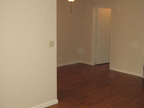 4th image of 129 Violet Ave APT 215