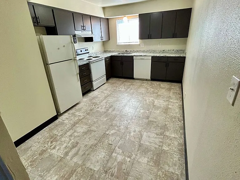 1295 Downard Ln — Photo 2