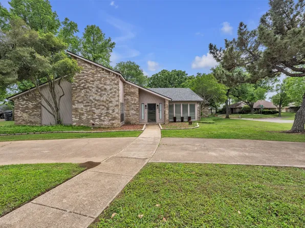 1200 Saint Andrews Ct, Mansfield, TX 76063