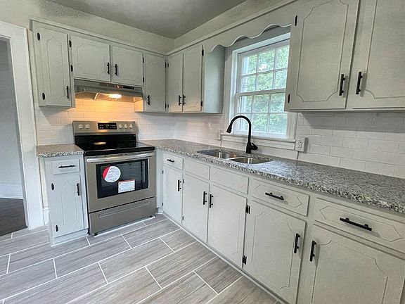 2nd image of 606 W Buford St