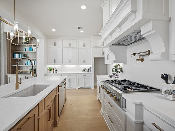 4th image of 610 Callisto Dr