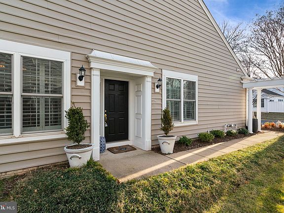 4th image of 44452 Oakmont Manor Sq