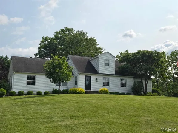 204 W Kinkead Rd, Hillsboro, IL 62049