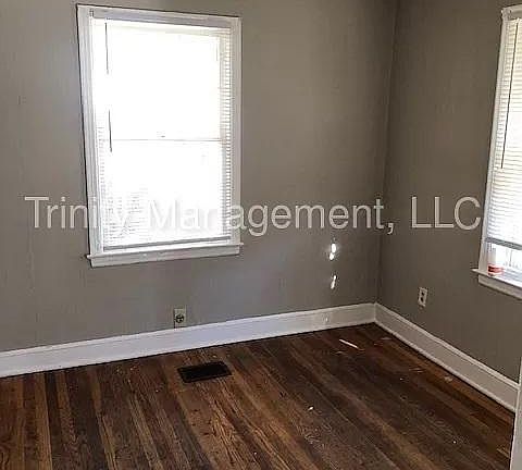 2nd image of 1307 Victor Dr