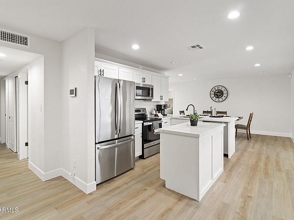 5th image of 7747 W FLOWER Street