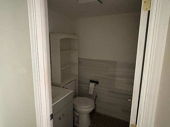 4th image of 206 Manatawny St APT A4