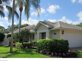 59 Fountain Cir, Naples, FL 34119