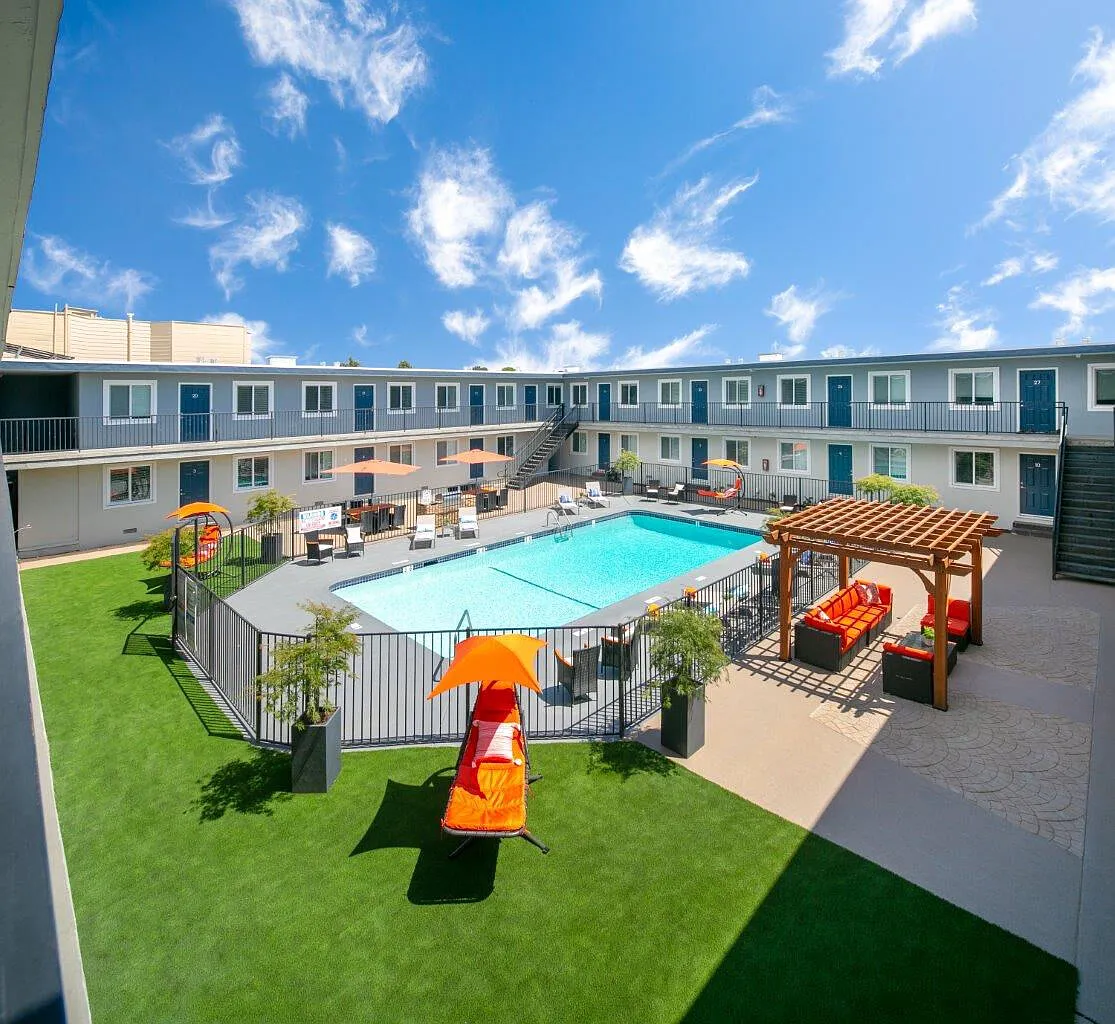 Bay Vista — Photo 1