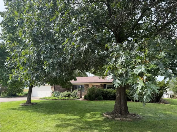 207 Oak St, Fairmount, IL 61841