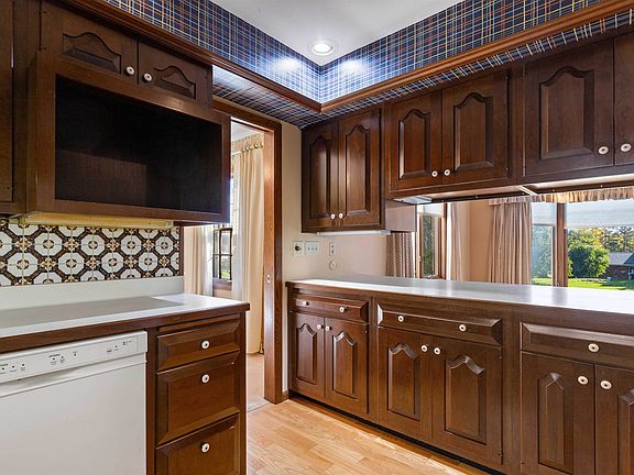 5th image of 5843 Clarendon Dr