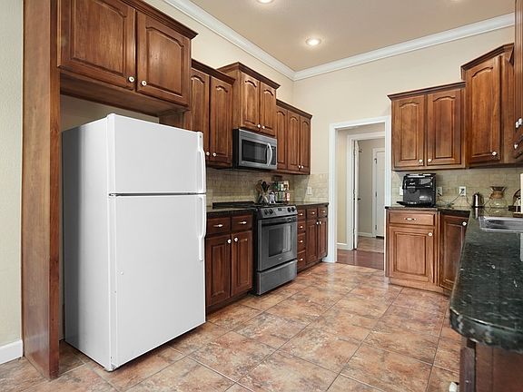 4th image of 14 Damerham Ln