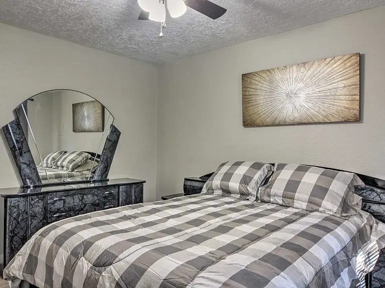 1208 Hupmobile Dr NE — Photo 12