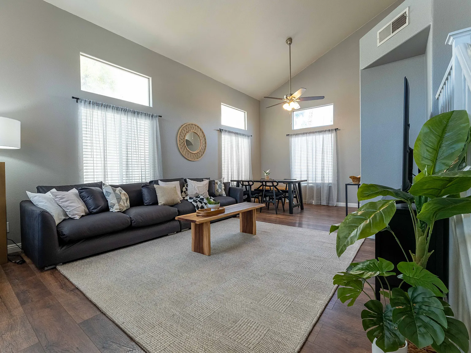 3 bed, $4,800 — Photo 2