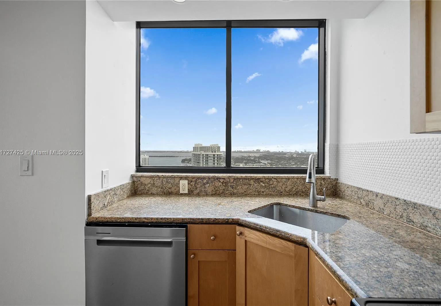 2 bed, 1200 sqft, $6,800 — Photo 3