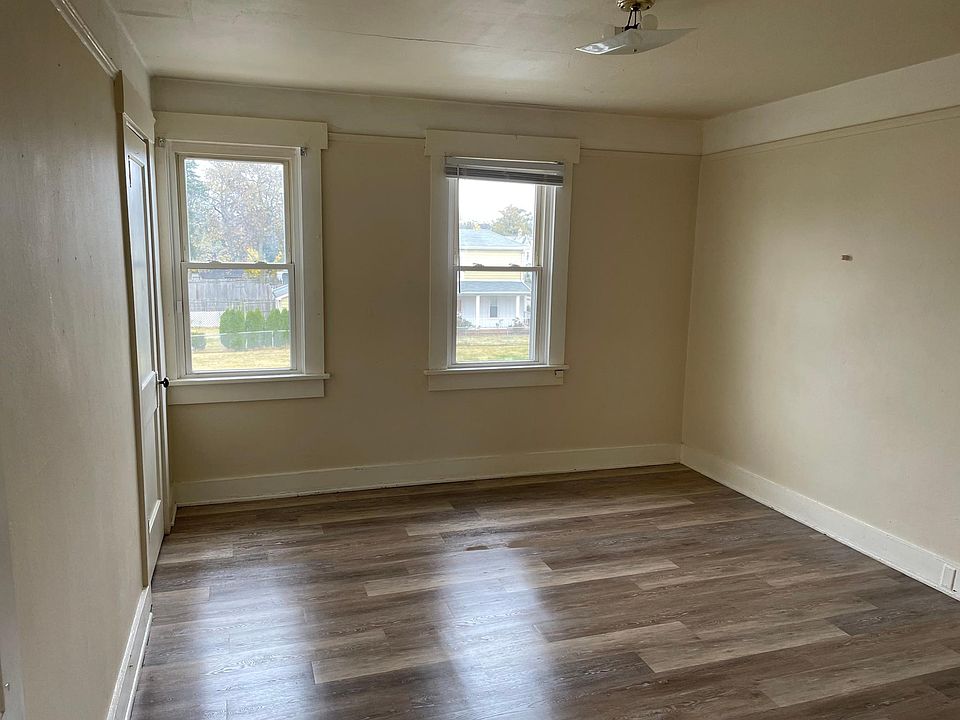 2nd image of 1005 Broadway St #1005