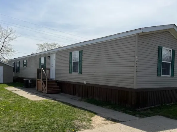 38010 Saint Tropez Dr, Clinton Township, MI 48038