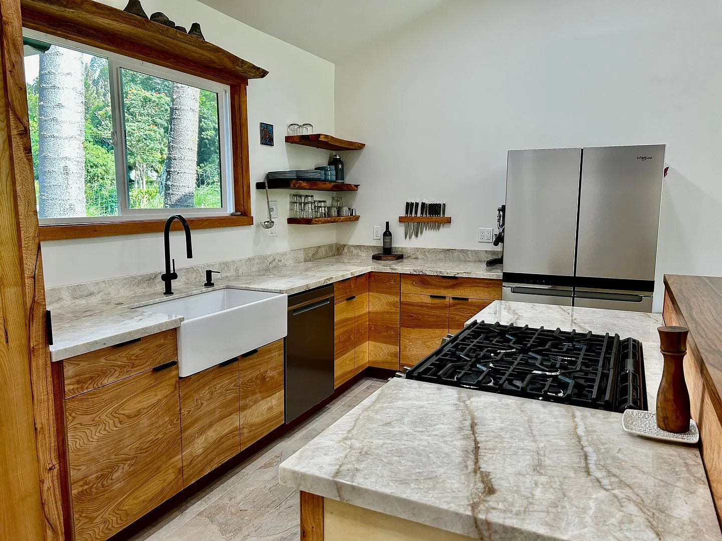 Luxury Furnished 3/2 Remodeled Home on 2 Lush Tropical Acres w/Fruit Trees — Photo 2