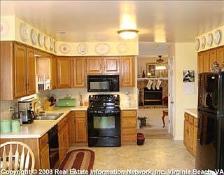 4th image of 725 Woodcott Dr