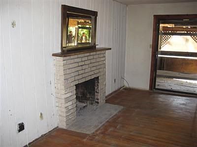 3rd image of 832 Garnet St