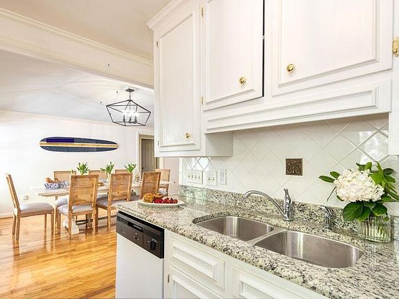3rd image of 59 Twin Oaks Ln