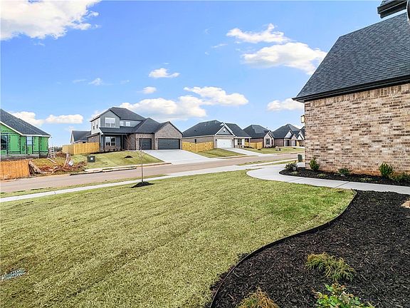 3rd image of 1510 Lookout Ln