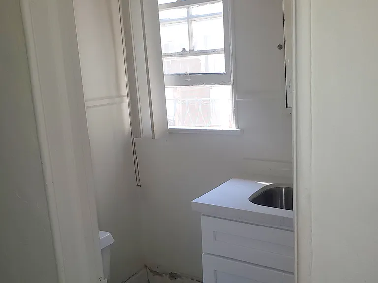 628 Veteran Ave #101 — Photo 3