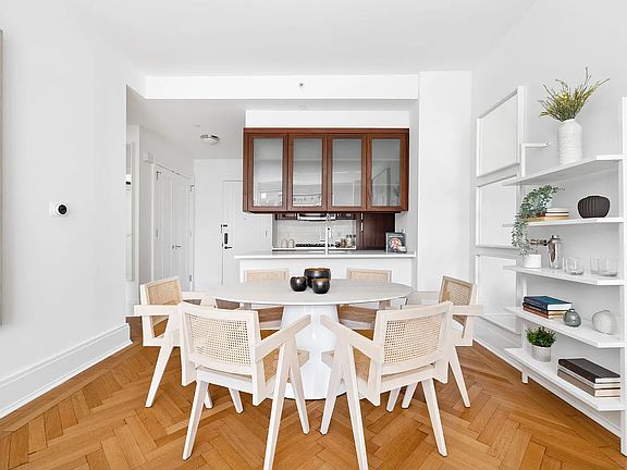 3rd image of 205 W 76th St APT 5E
