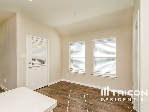 5th image of 321 Waterton Dr