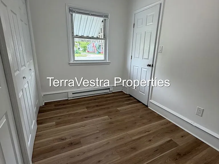 424 W Broad Street — Photo 22