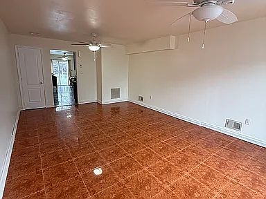 3rd image of 94 Confederation Pl #1
