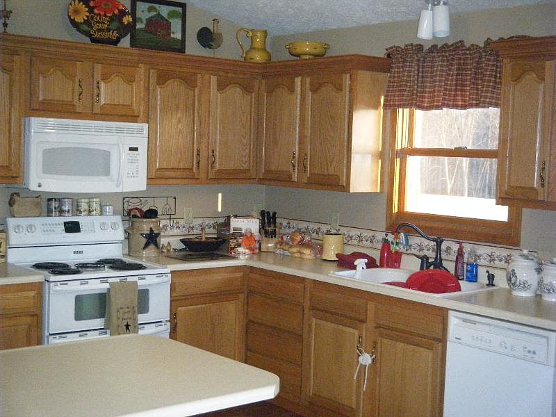 2nd image of 2290 E County Road 75 N