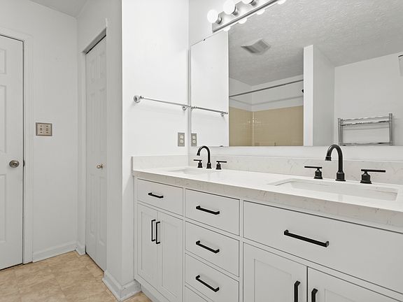 4th image of 6941 Devinney Ln