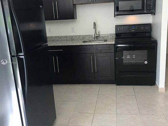 3rd image of 236 SE 9th Ave APT 4