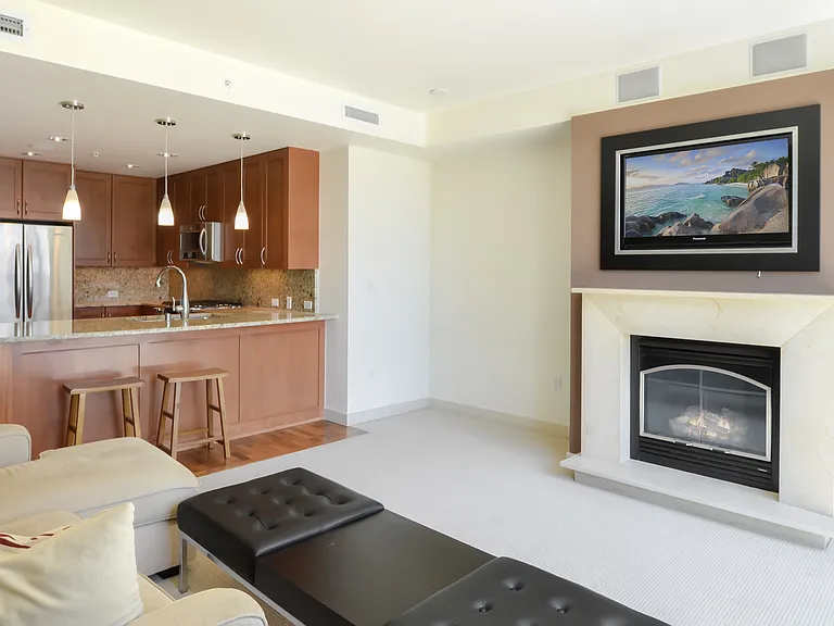 10650 NE 9th Pl #1221 — Photo 3