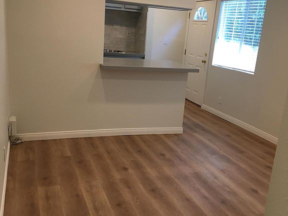 3rd image of 408 Rose Ave
