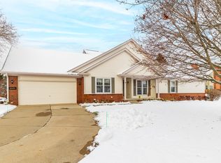 16352 Country Knoll Dr, Northville, MI