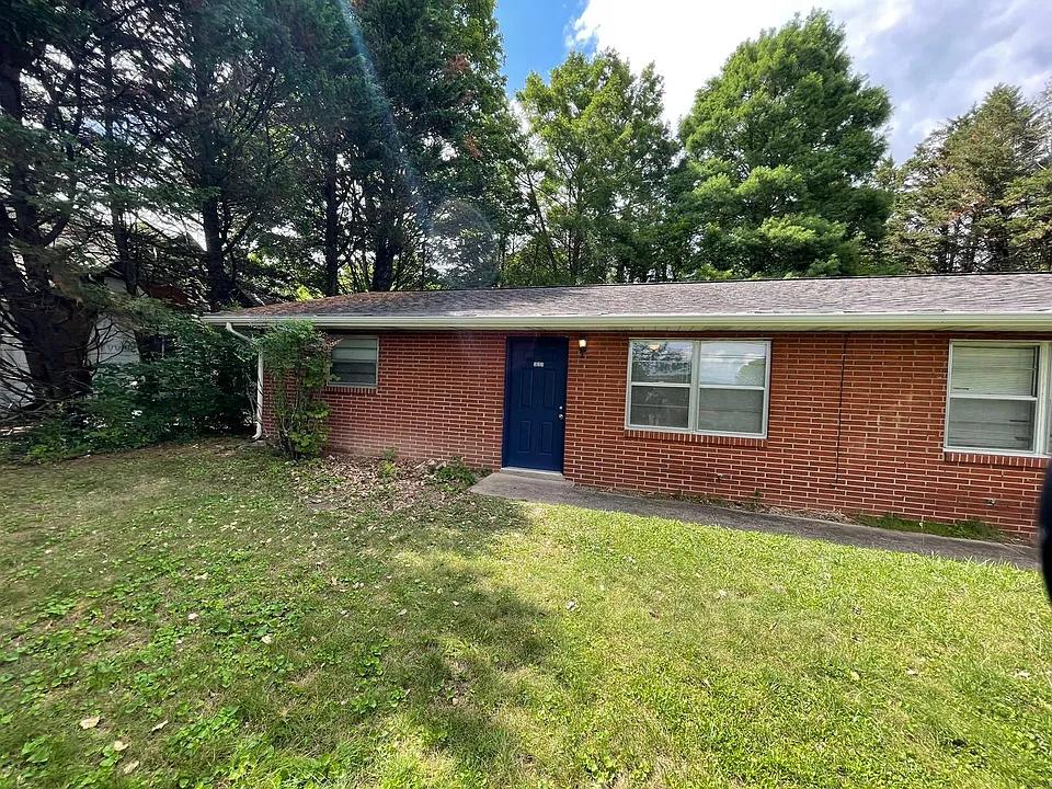 323-325 Watauga Dr NE