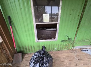 650 Satellite Rd, Graceville, FL 32440