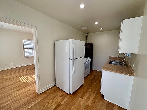 3rd image of 130 S Palm Dr #130B