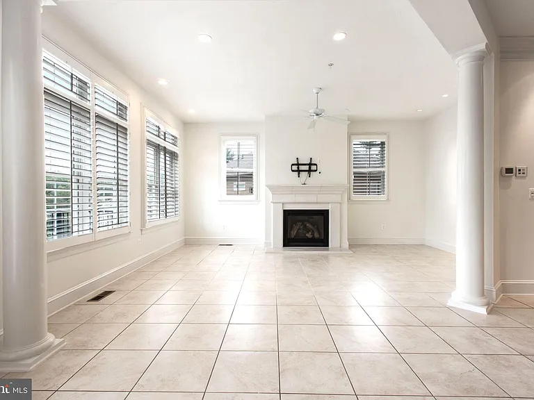 8319 Quarry Manor Ter — Photo 17