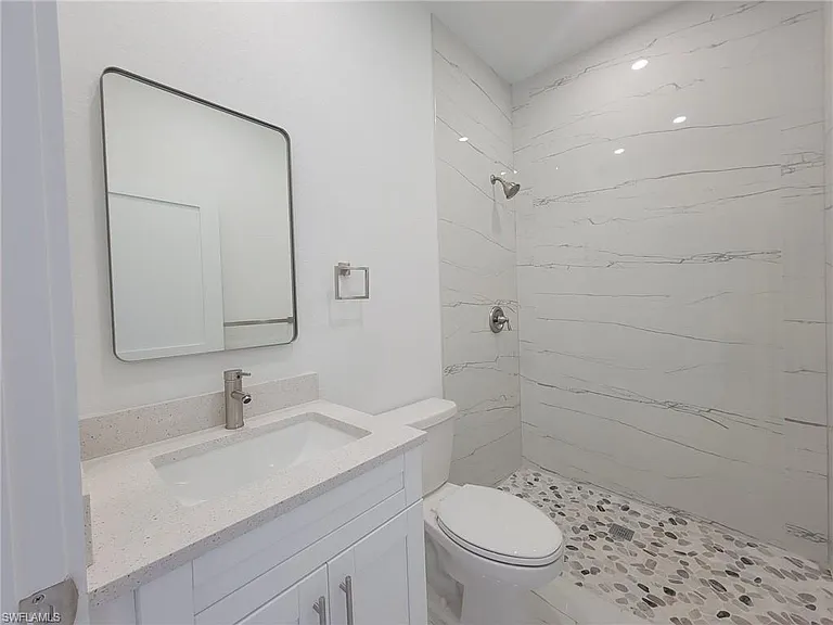 886 Milwaukee Blvd — Photo 5