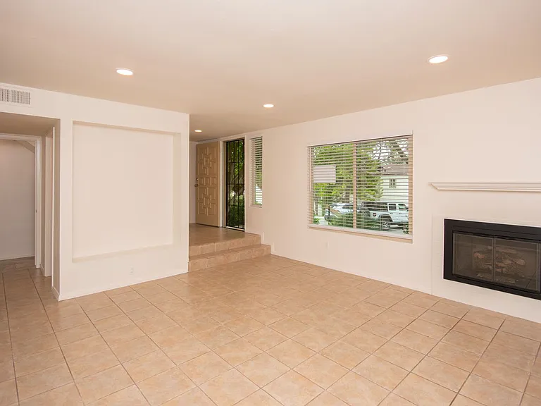 3706 Yale Dr — Photo 4