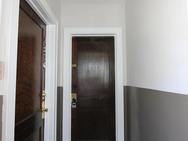 4816 Burt St #1/2-2 — Photo 6